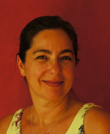 Portraitfoto von Tanja Richter, klare und freundliche Ausstrahlung